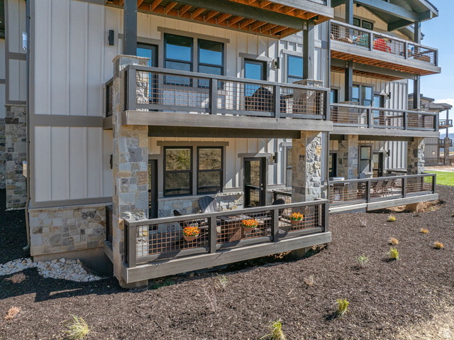 MAYFLOWER LAKESIDE - Residential