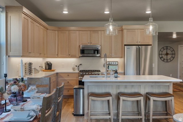 MAYFLOWER LAKESIDE - Residential