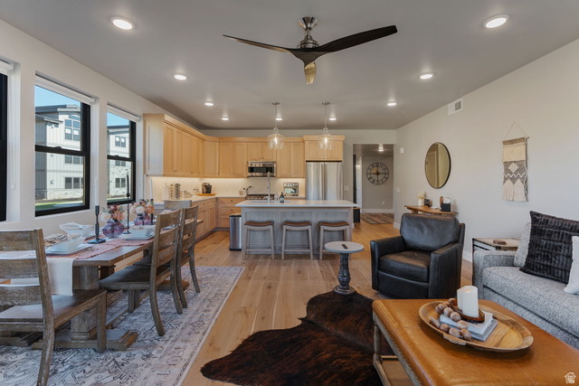 MAYFLOWER LAKESIDE - Residential