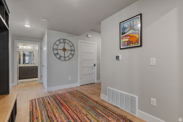 MAYFLOWER LAKESIDE - Residential