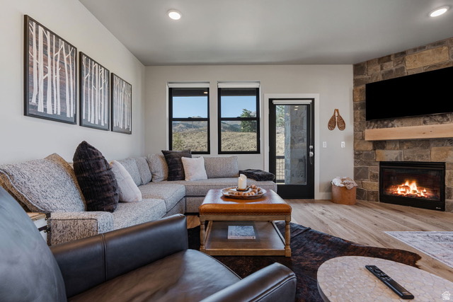 MAYFLOWER LAKESIDE - Residential