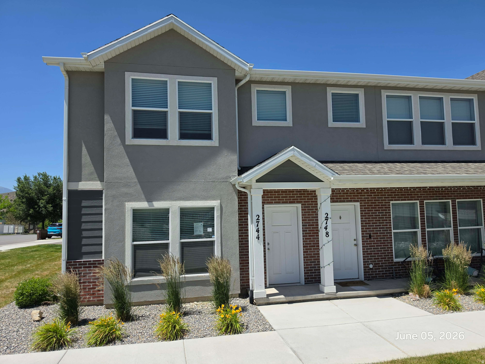 Cute 3 bedroom townhome, end unit. $100 down payment program available on this home for an FHA qualified buyer. HUD owned home, easy for your agent to place a bid online. Opening for bidding now and bids will be open on June 25. Equal Housing Opportunity.