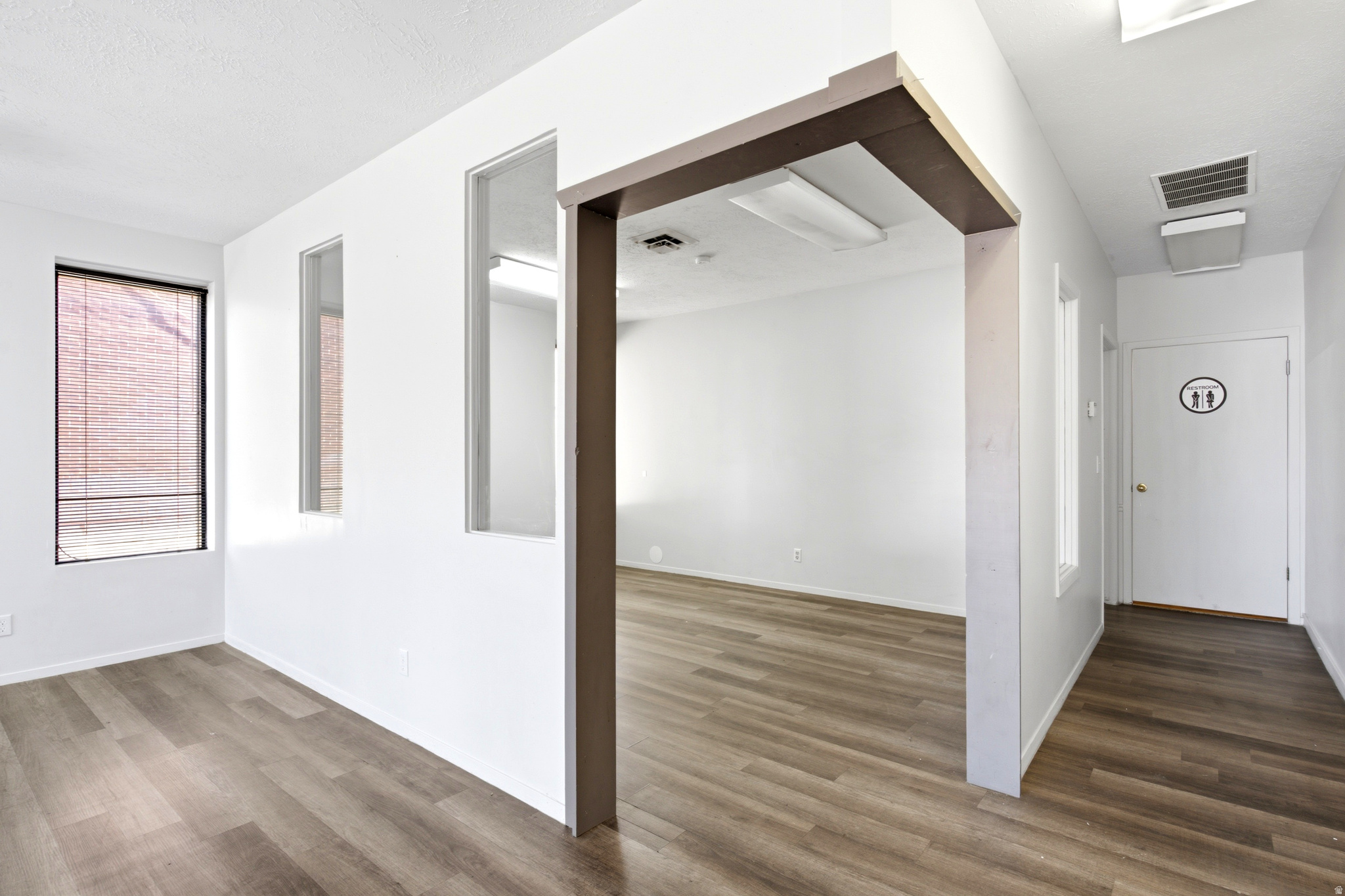 MITCHELL PLAZA - Commercial Lease