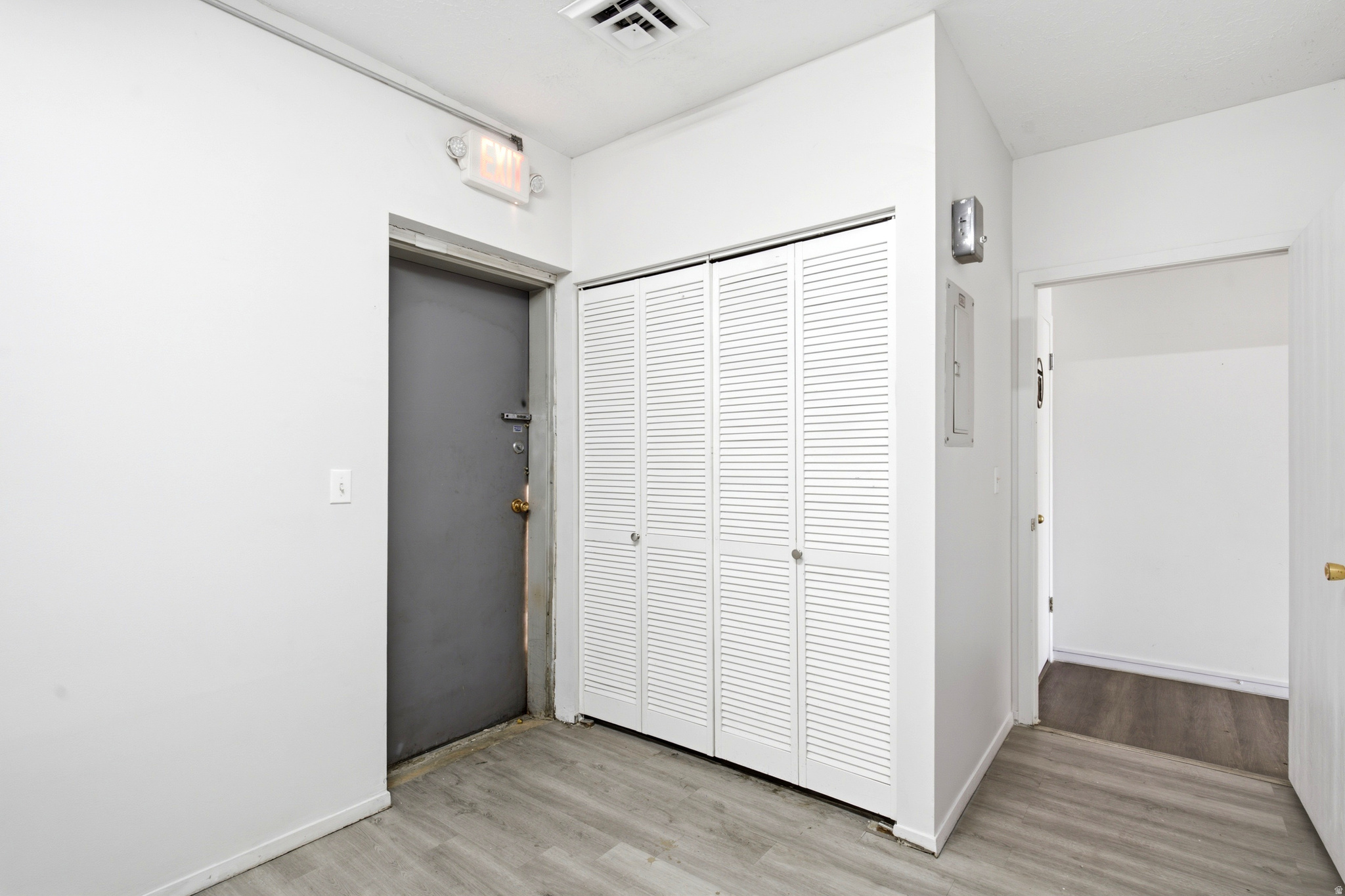 MITCHELL PLAZA - Commercial Lease