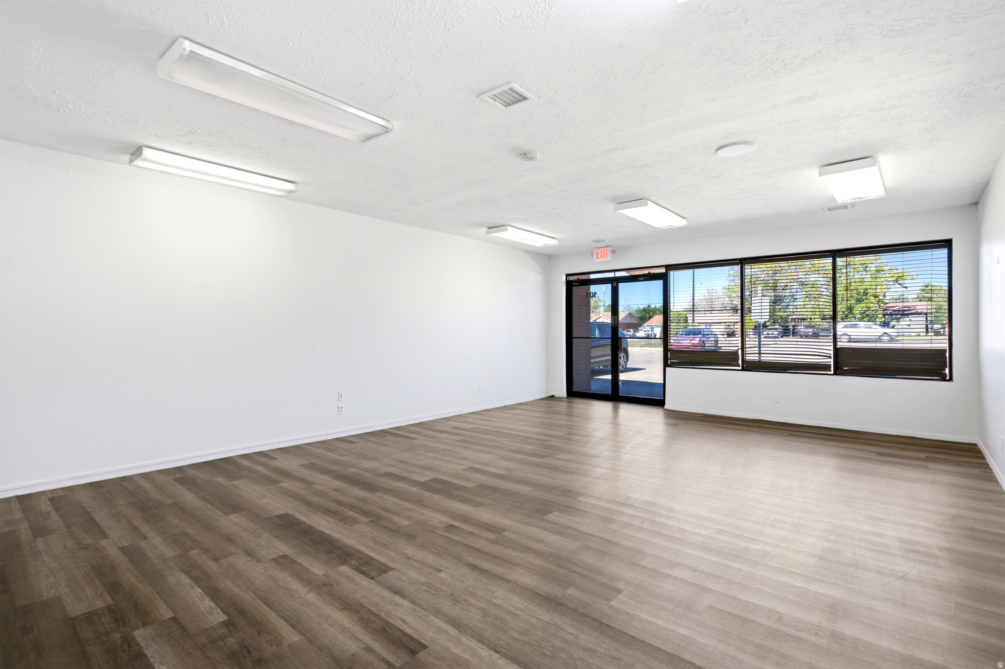 MITCHELL PLAZA - Commercial Lease