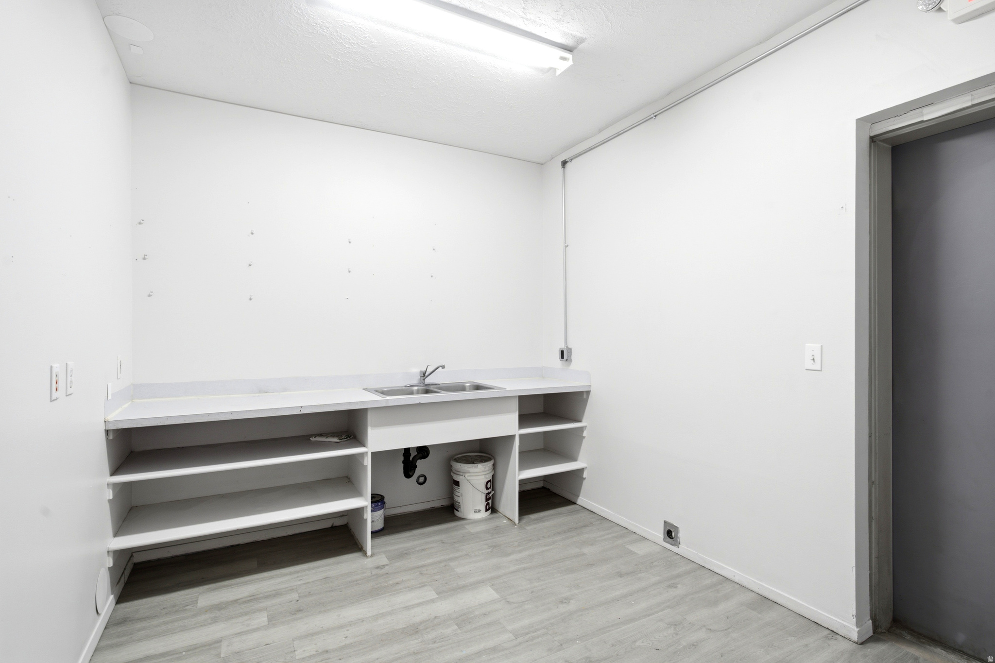 MITCHELL PLAZA - Commercial Lease