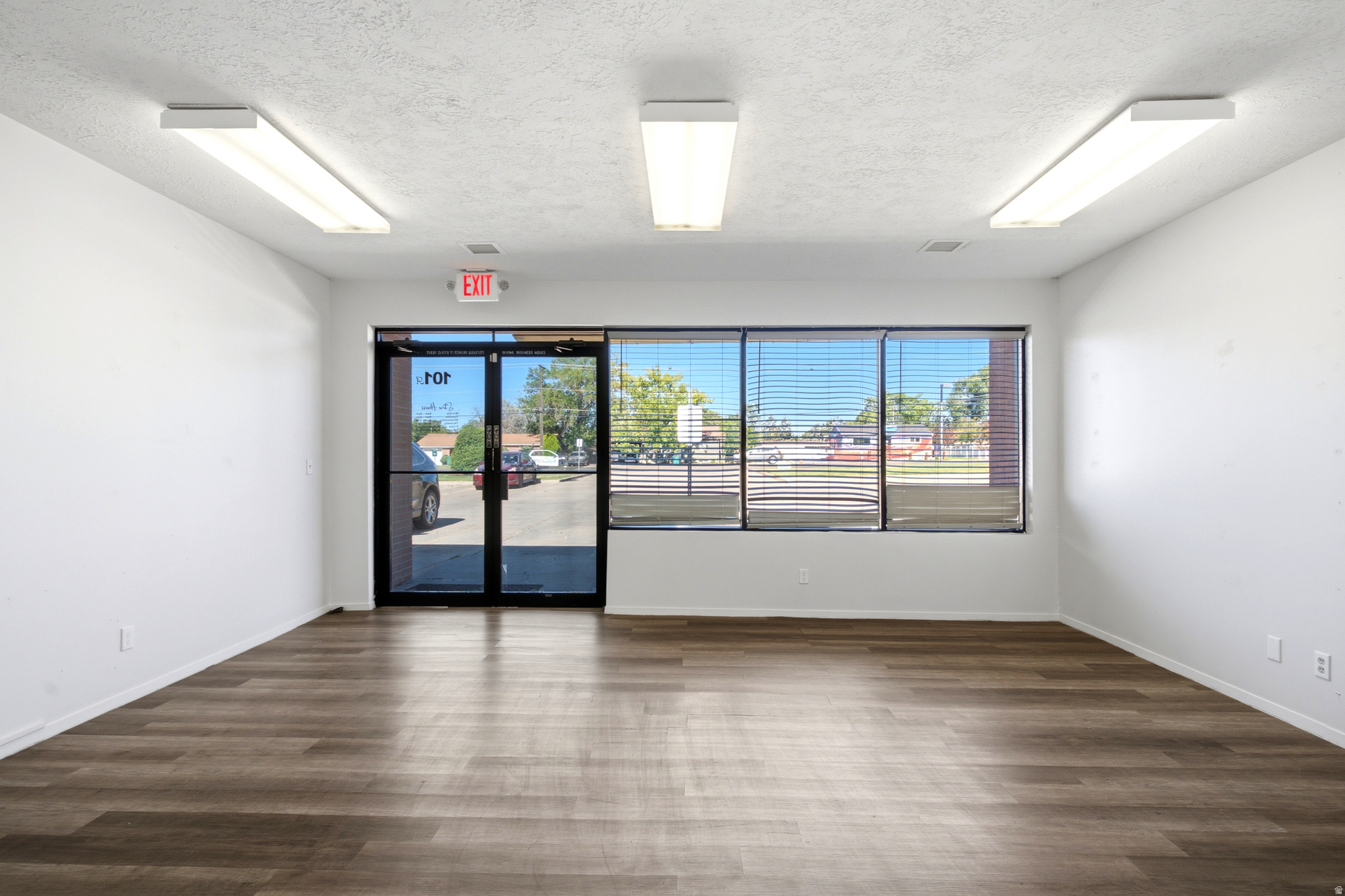 MITCHELL PLAZA - Commercial Lease