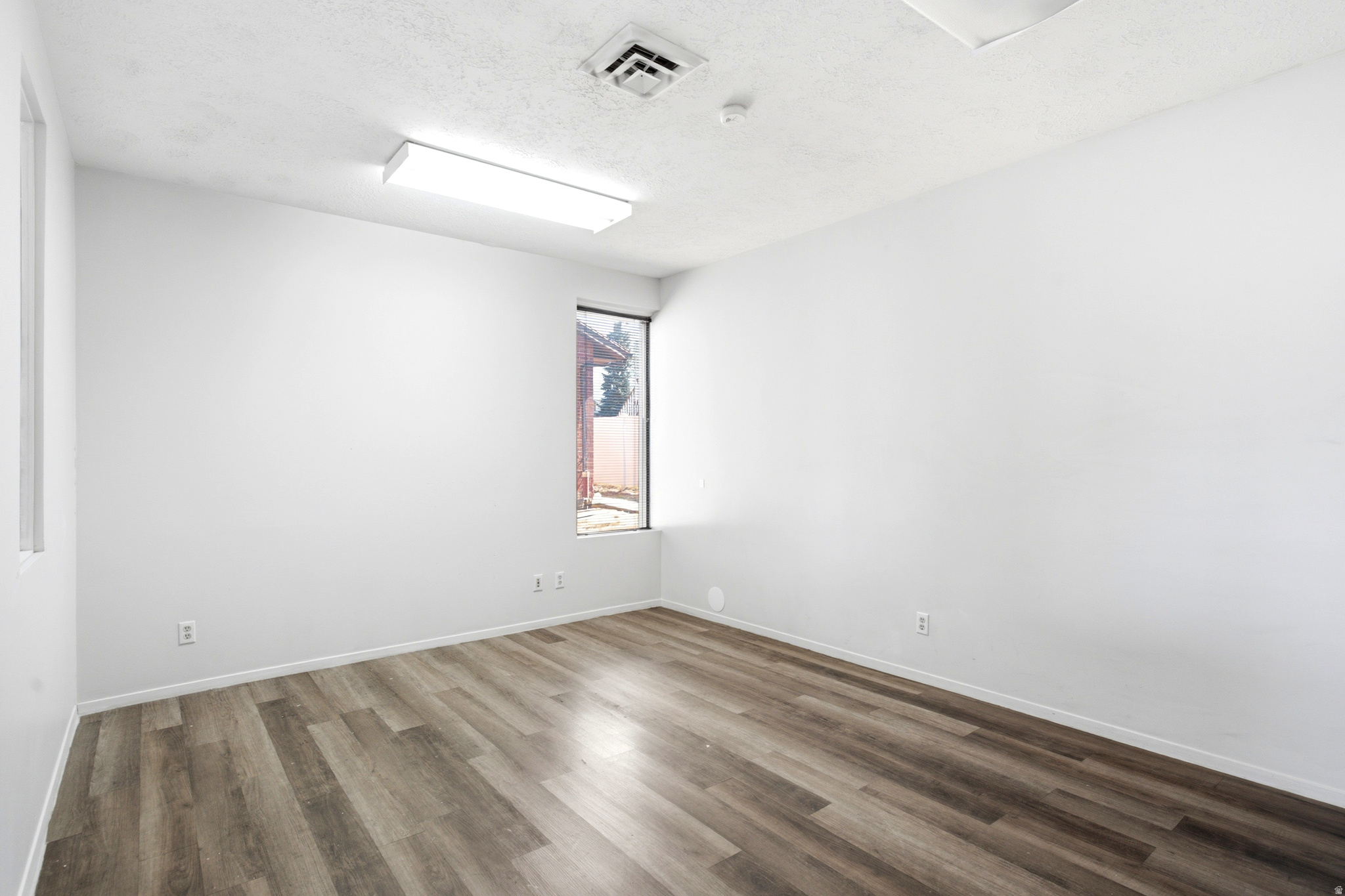 MITCHELL PLAZA - Commercial Lease