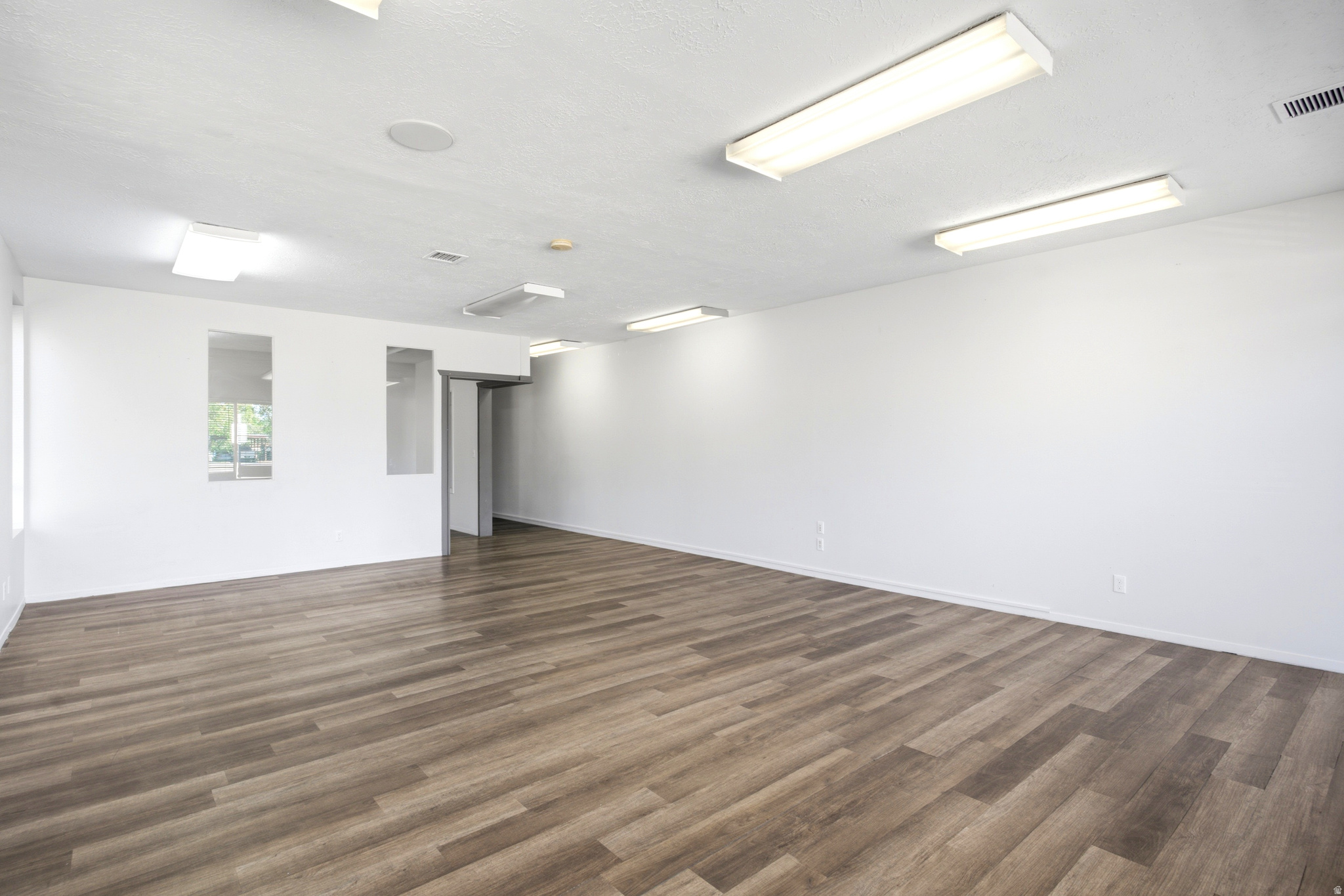 MITCHELL PLAZA - Commercial Lease