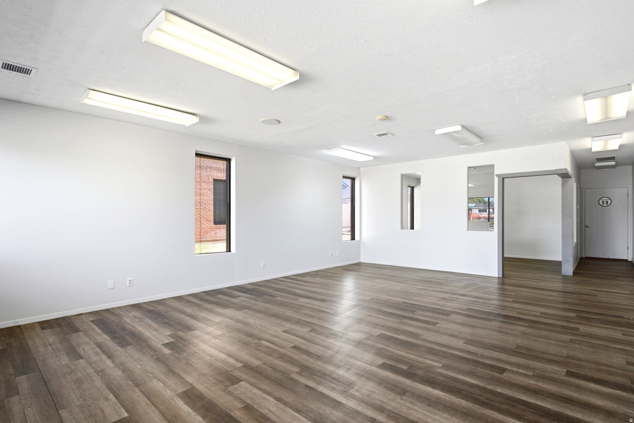 MITCHELL PLAZA - Commercial Lease
