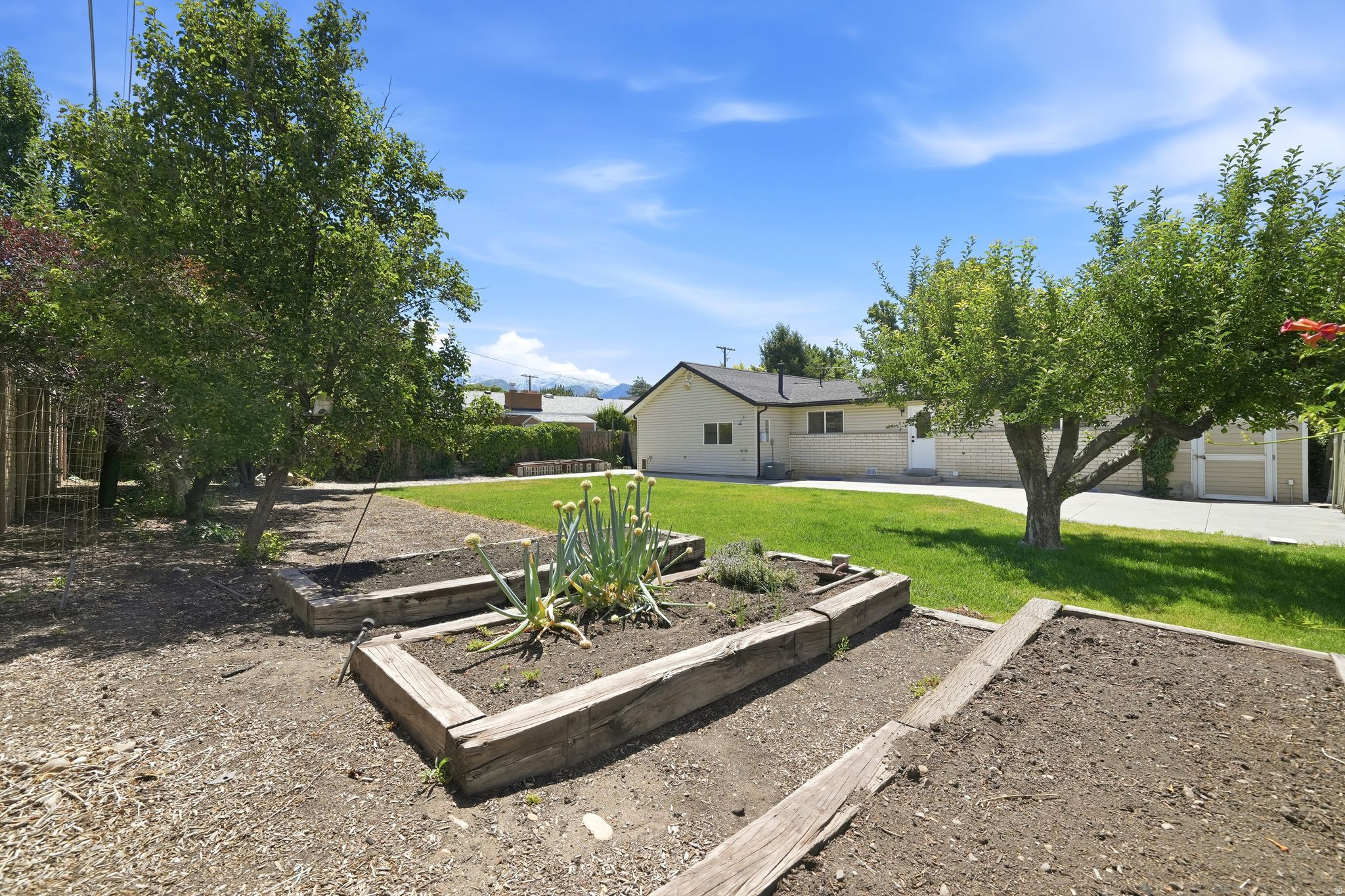 MELANIE GARDENS - Residential