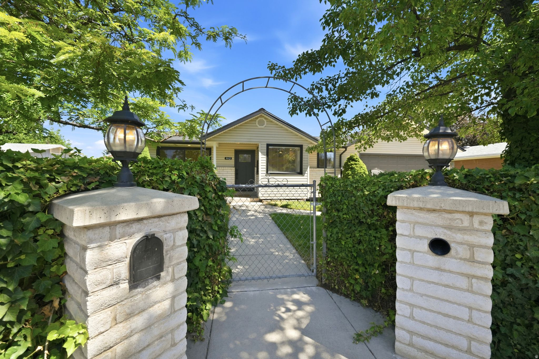 MELANIE GARDENS - Residential
