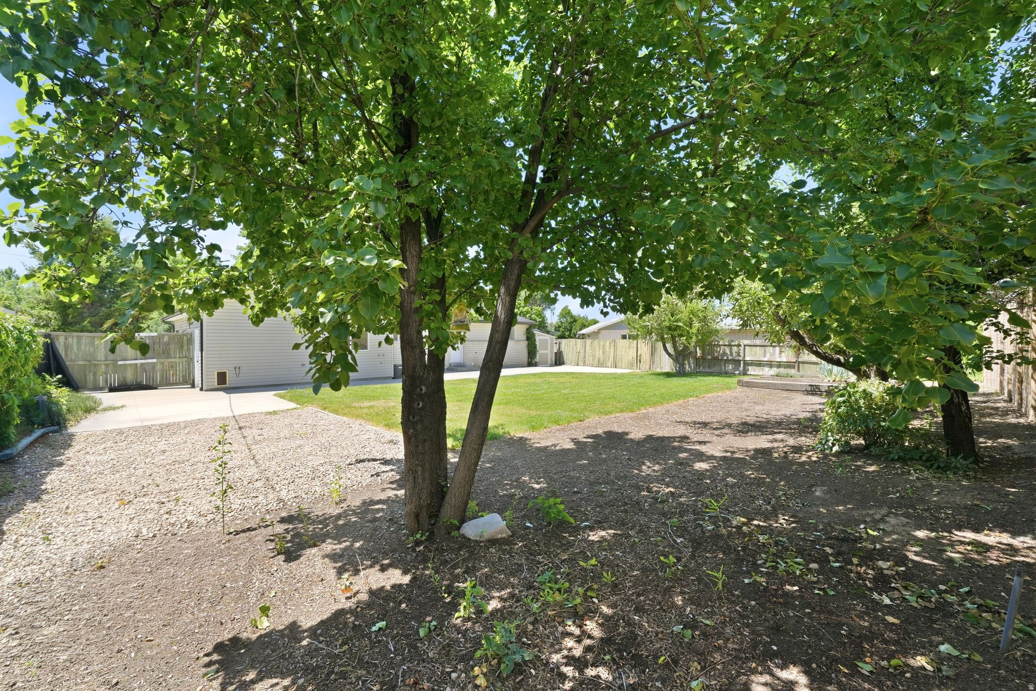 MELANIE GARDENS - Residential