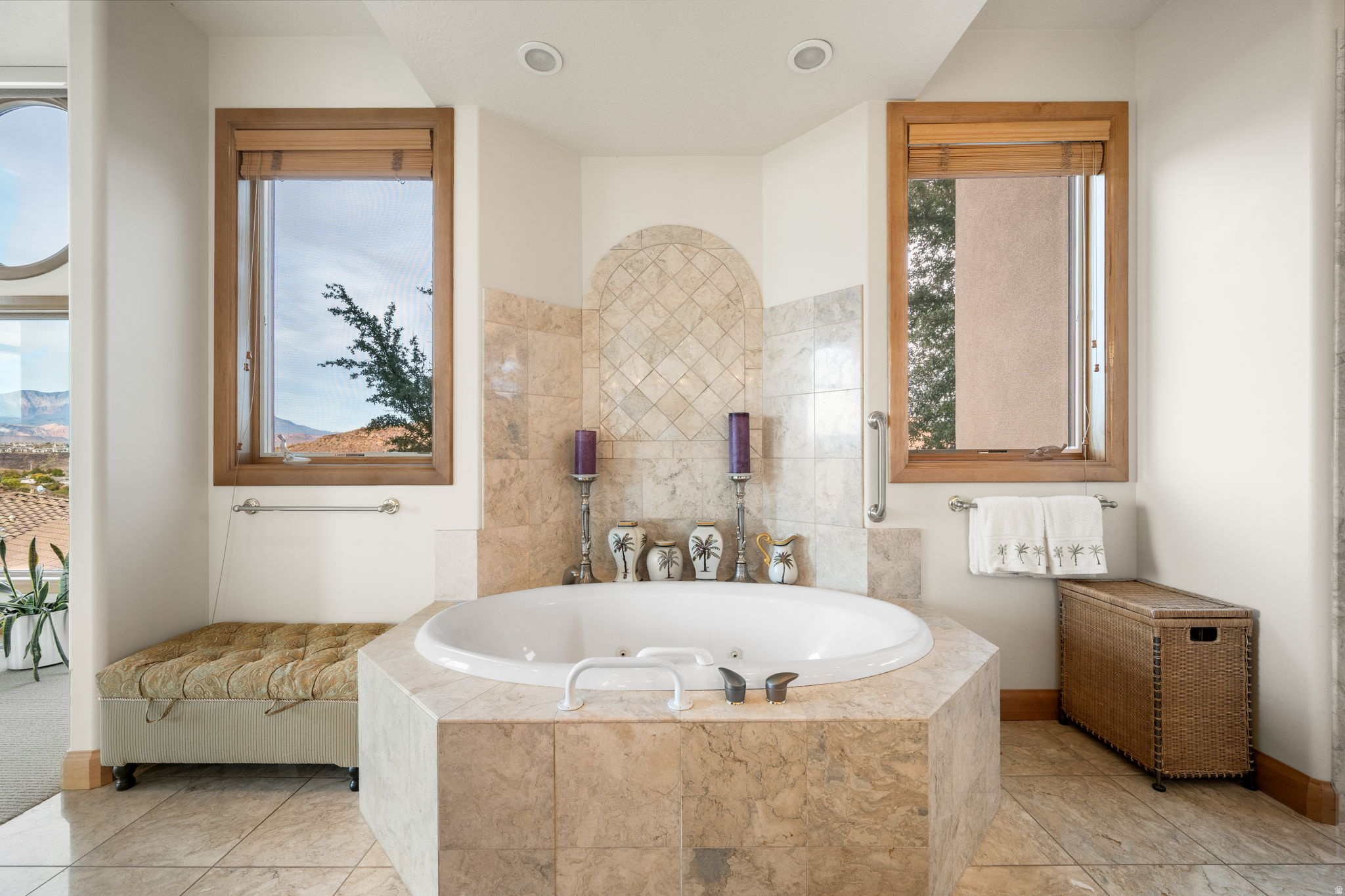 FALCON POINT - Residential