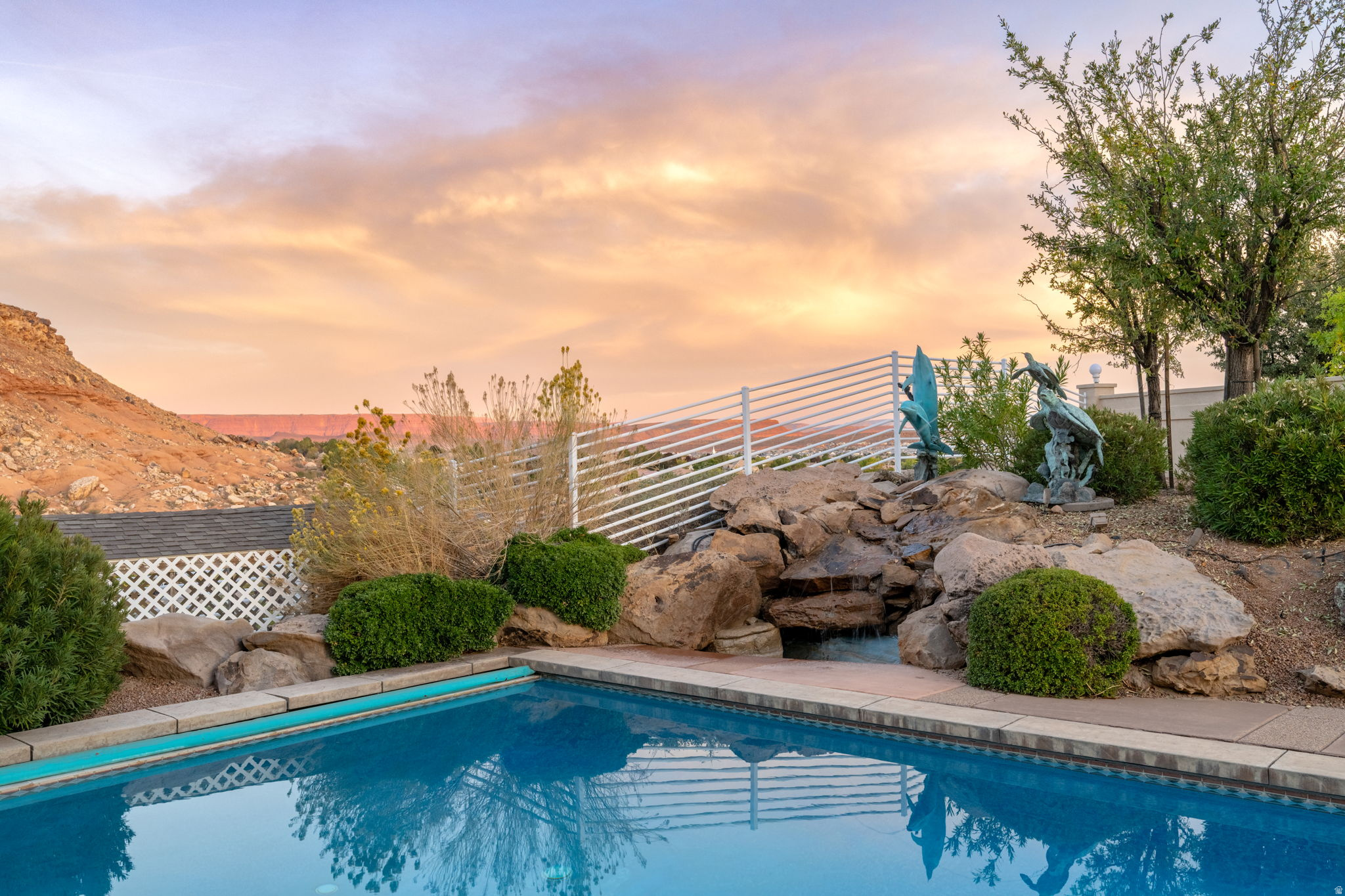 FALCON POINT - Residential