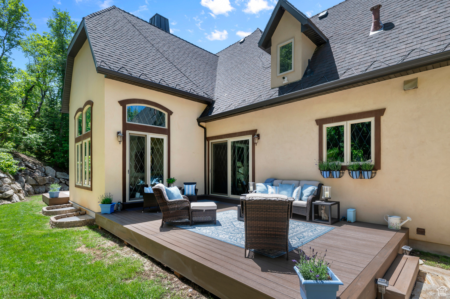 WOODLAND HILLS - Residential