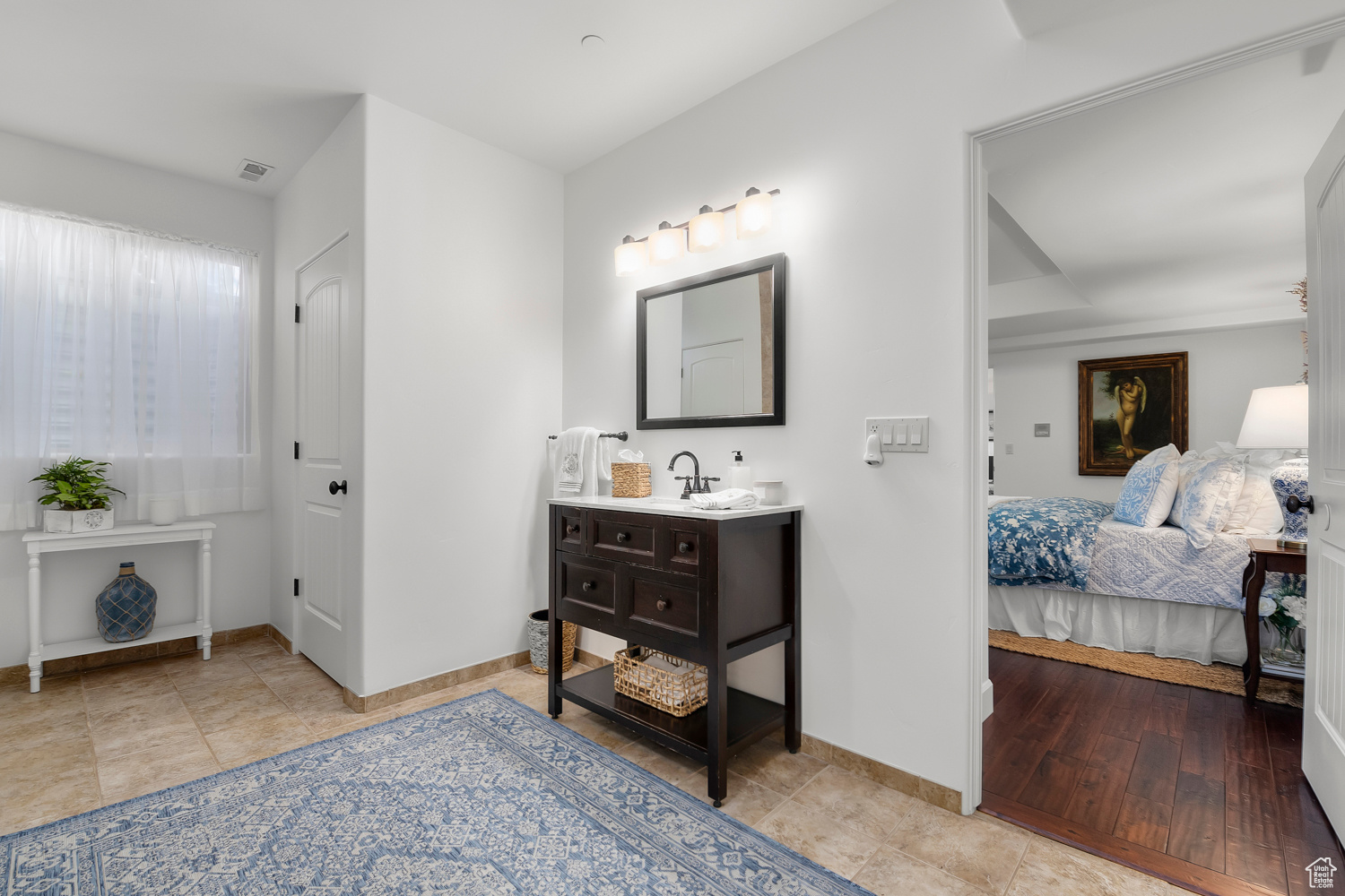 WOODLAND HILLS - Residential