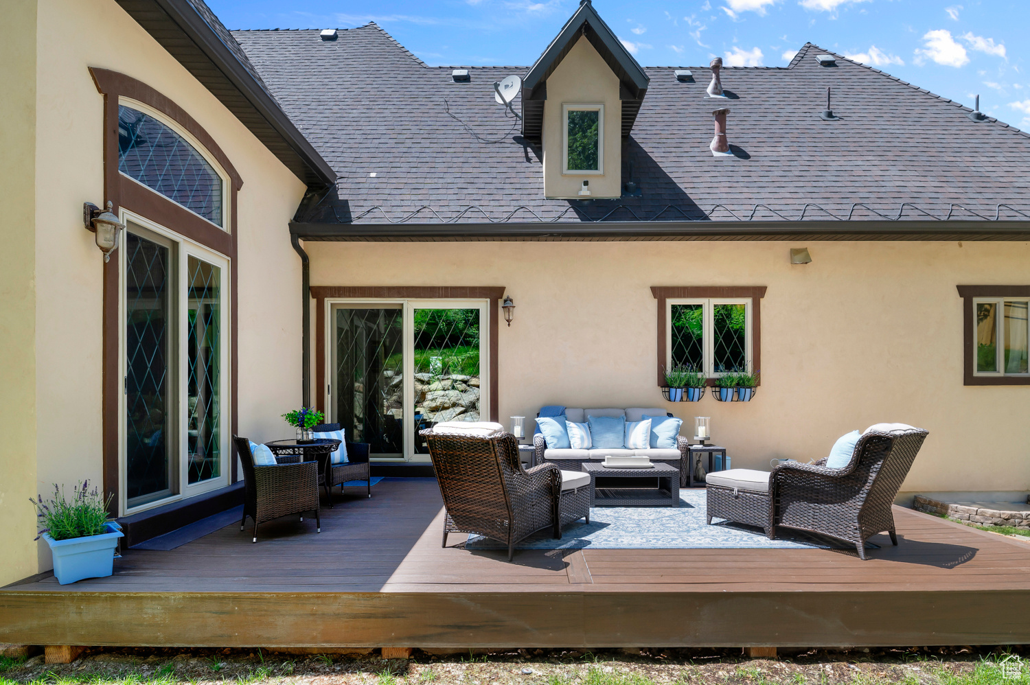 WOODLAND HILLS - Residential