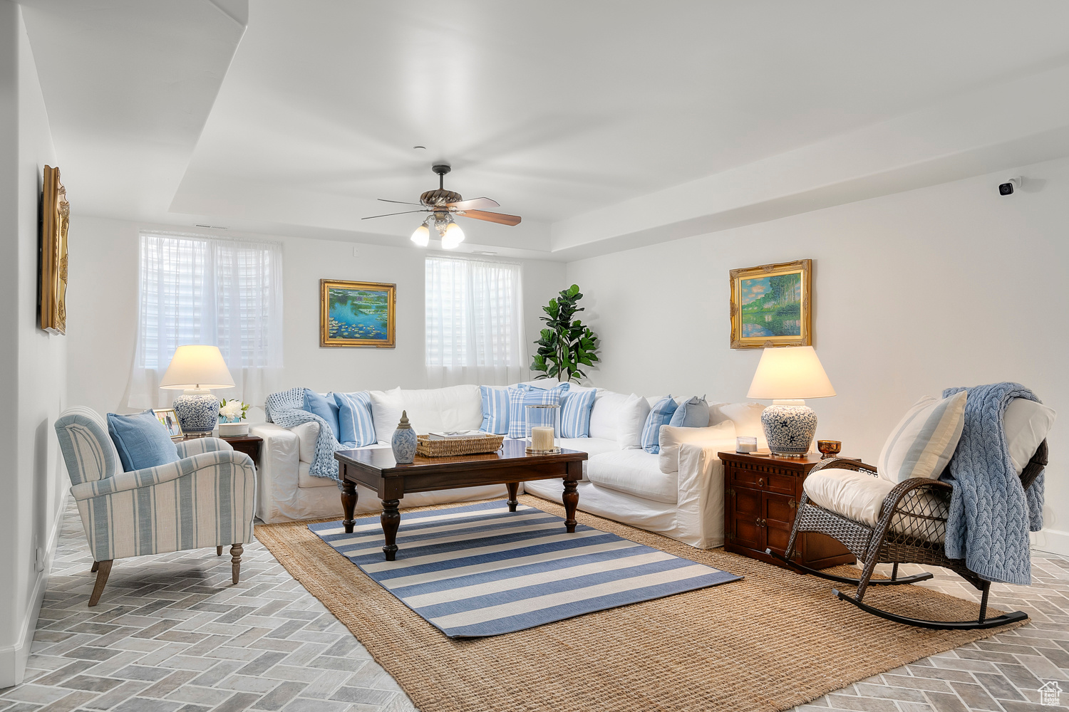 WOODLAND HILLS - Residential