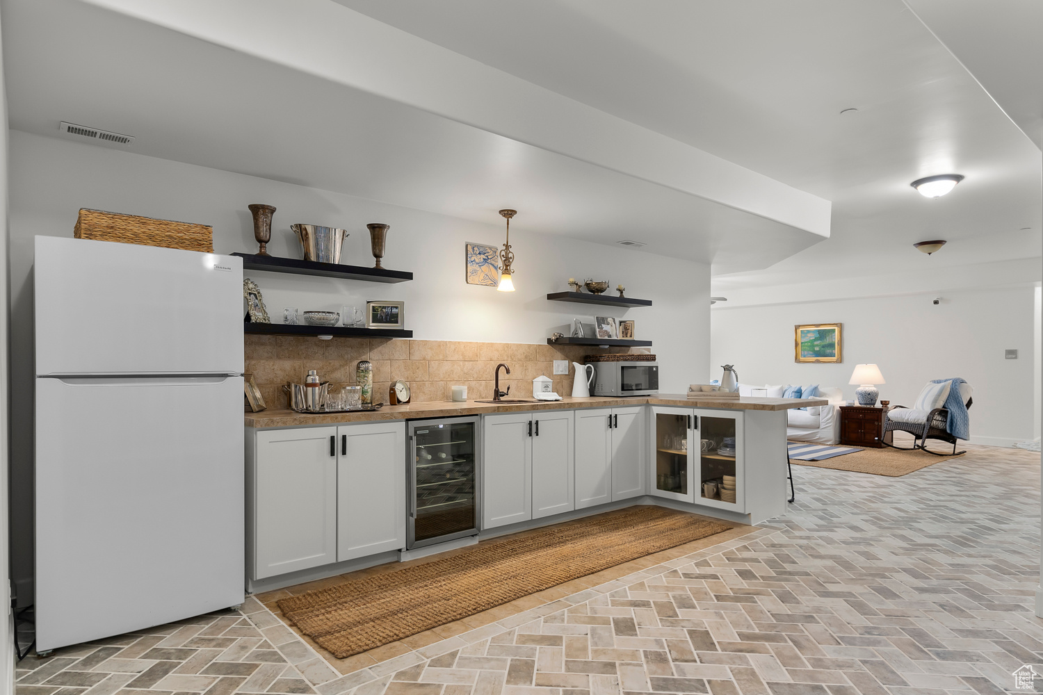 WOODLAND HILLS - Residential