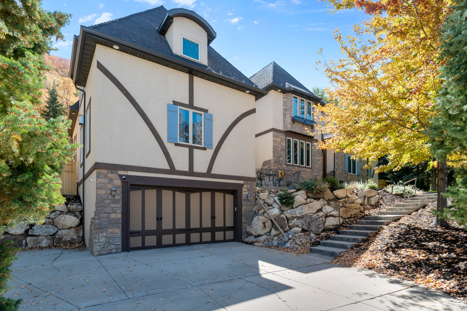 WOODLAND HILLS - Residential