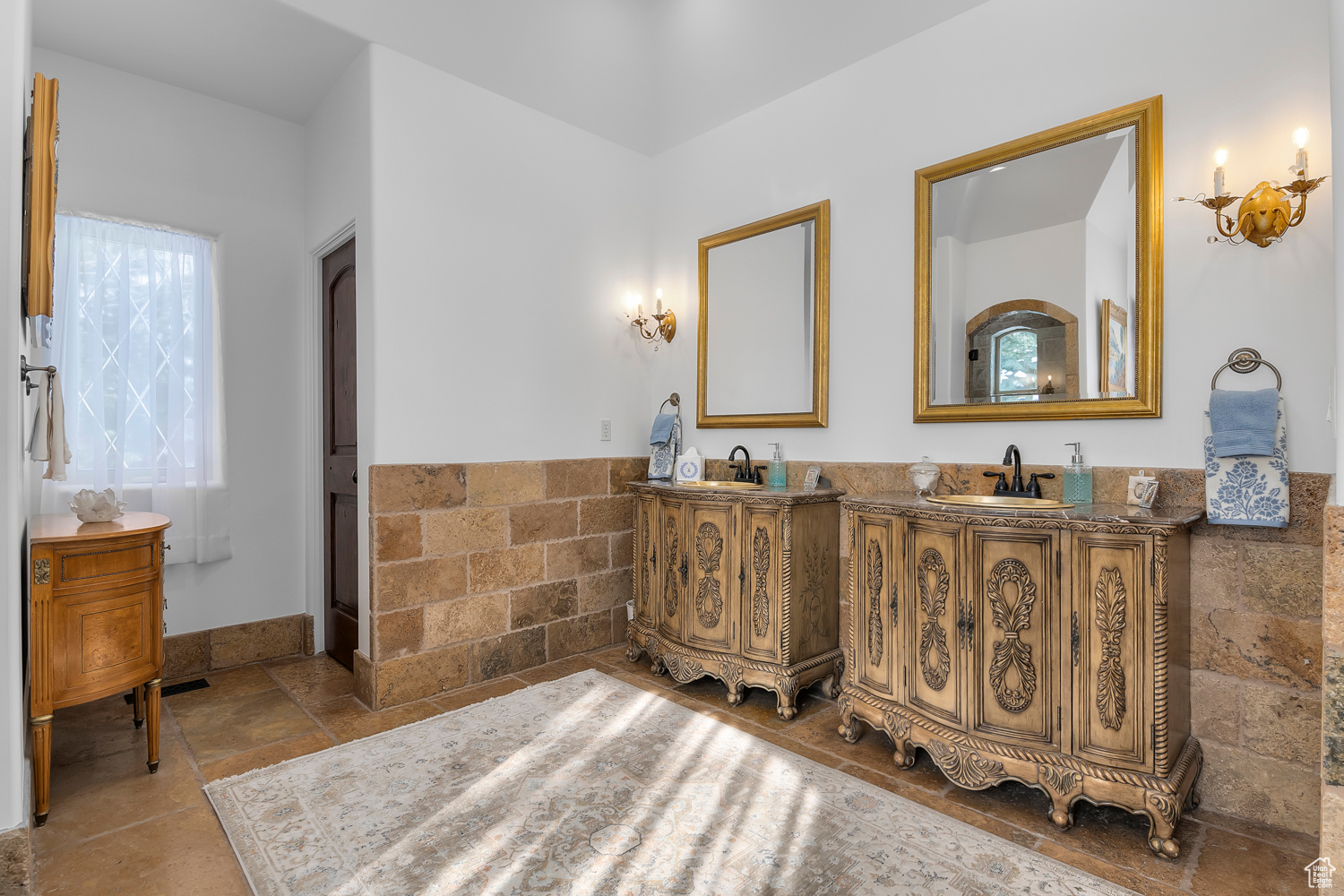 WOODLAND HILLS - Residential