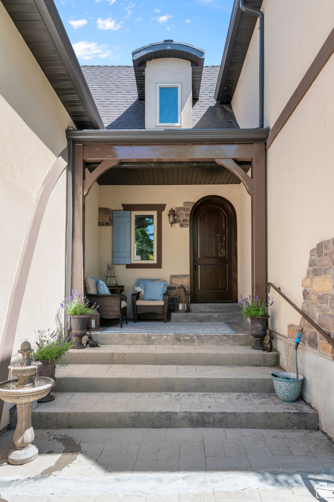 WOODLAND HILLS - Residential
