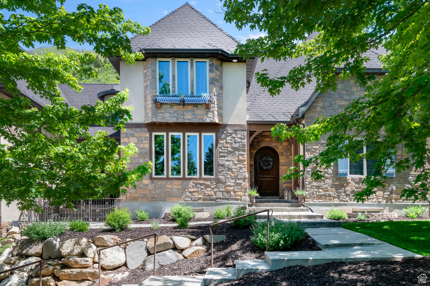 WOODLAND HILLS - Residential