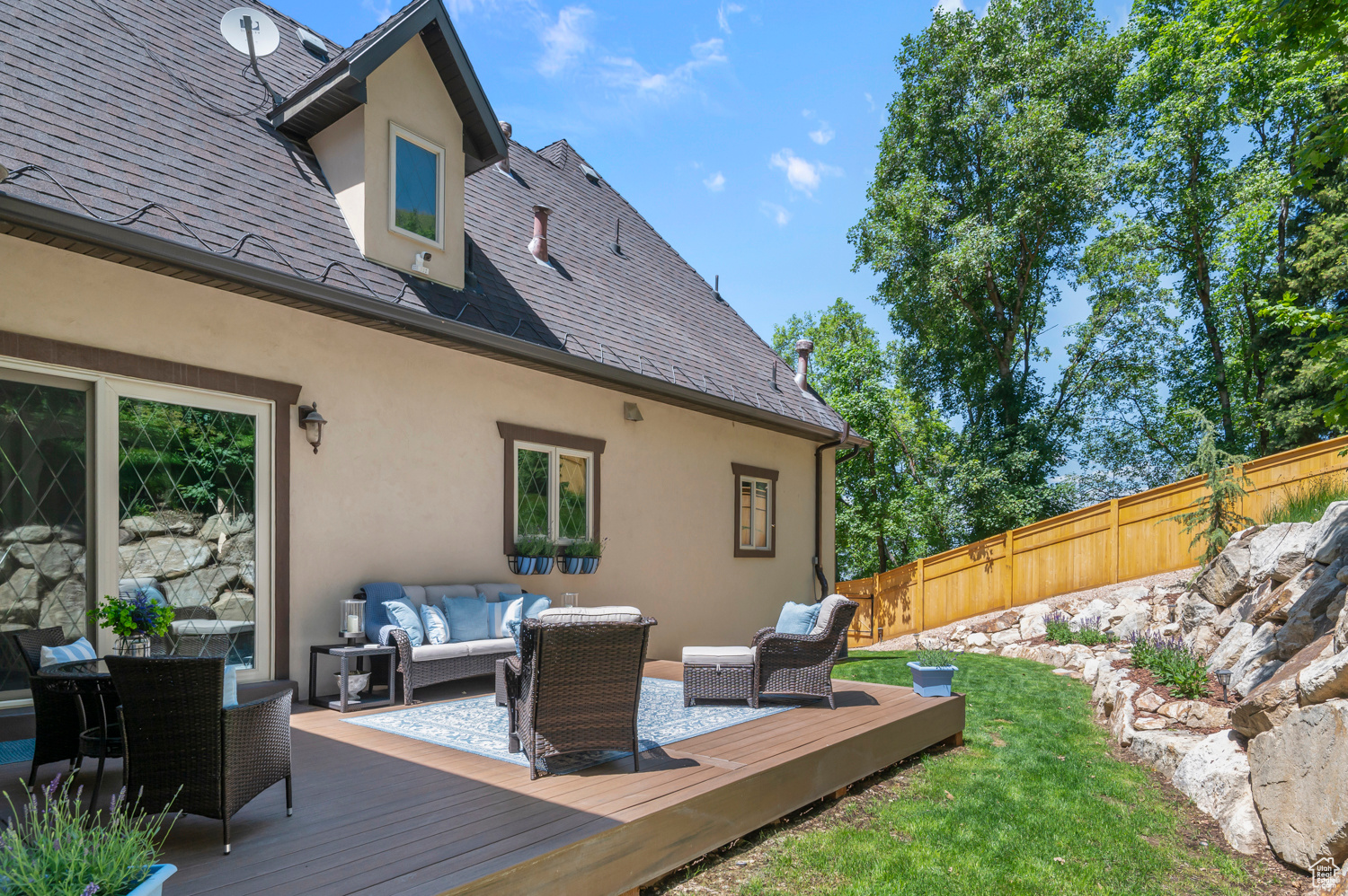 WOODLAND HILLS - Residential