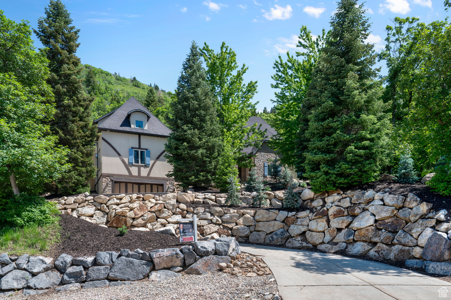 WOODLAND HILLS - Residential