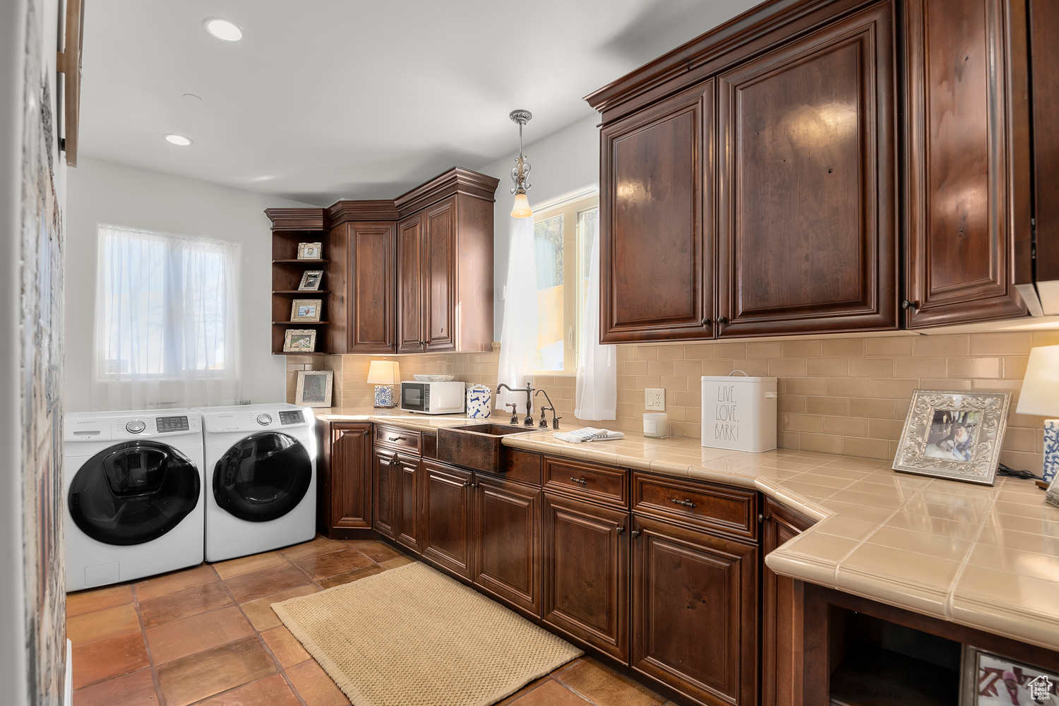 WOODLAND HILLS - Residential