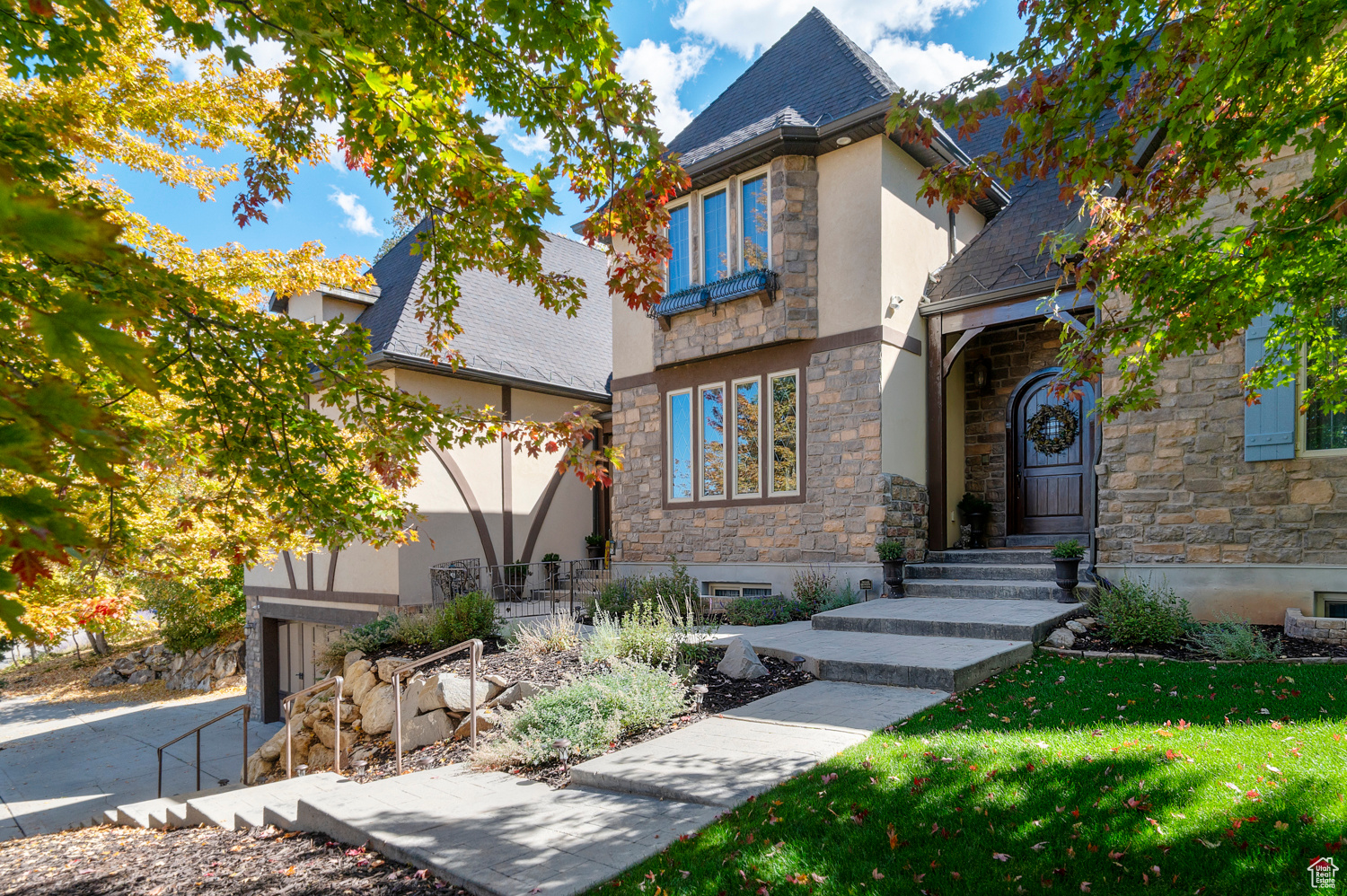 WOODLAND HILLS - Residential