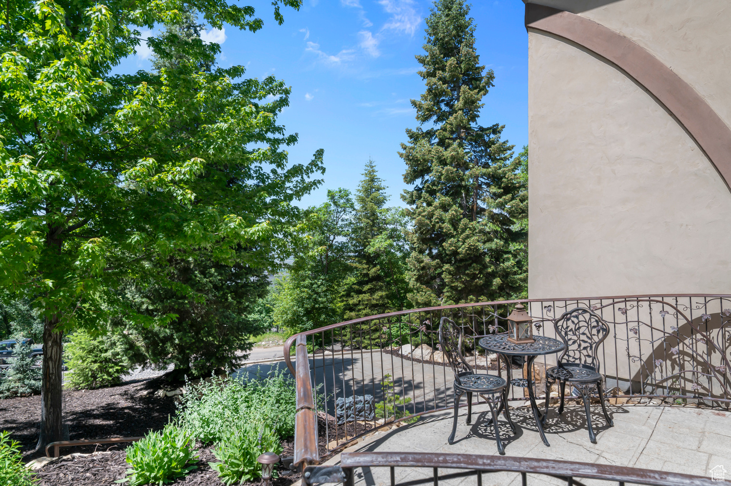 WOODLAND HILLS - Residential