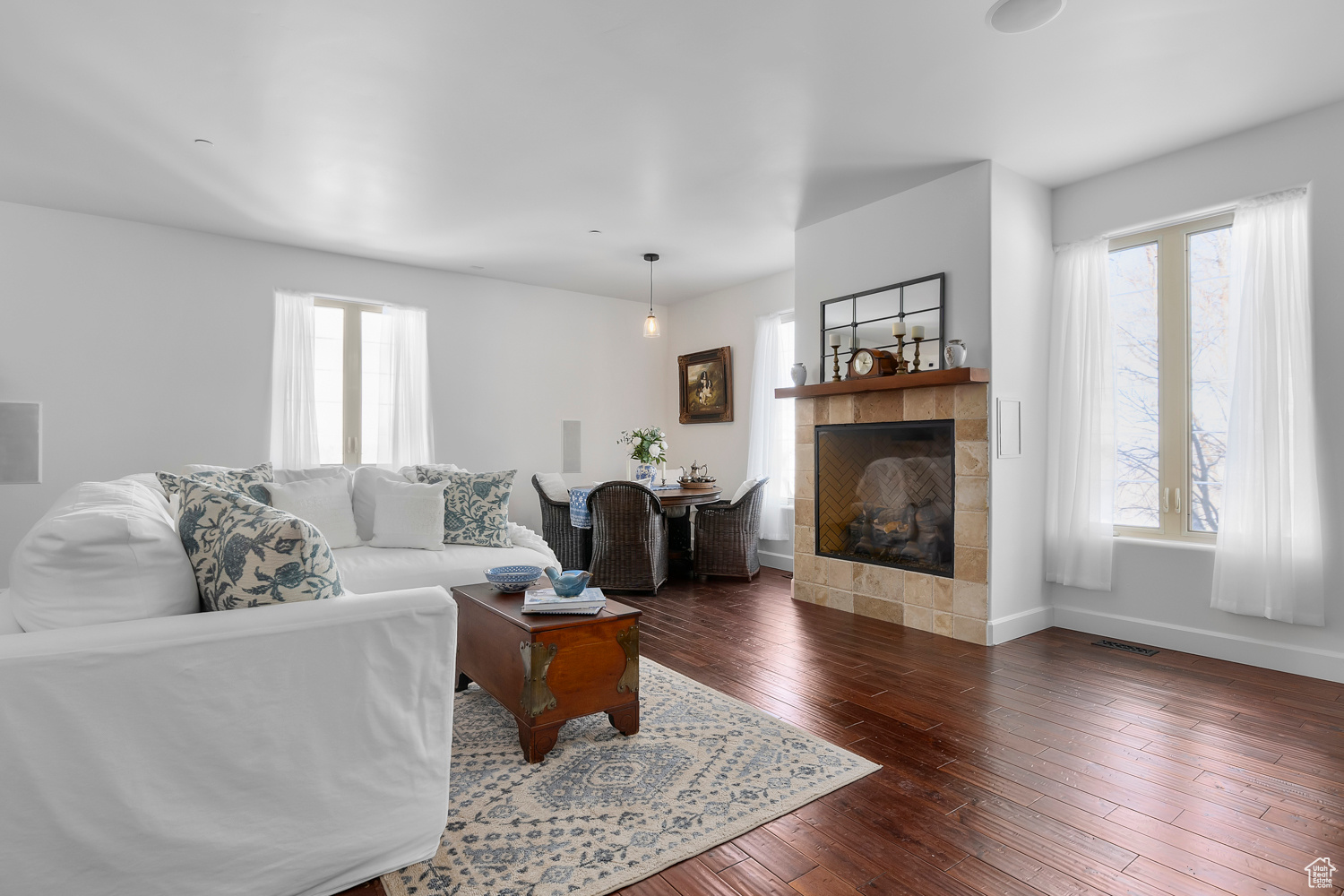 WOODLAND HILLS - Residential