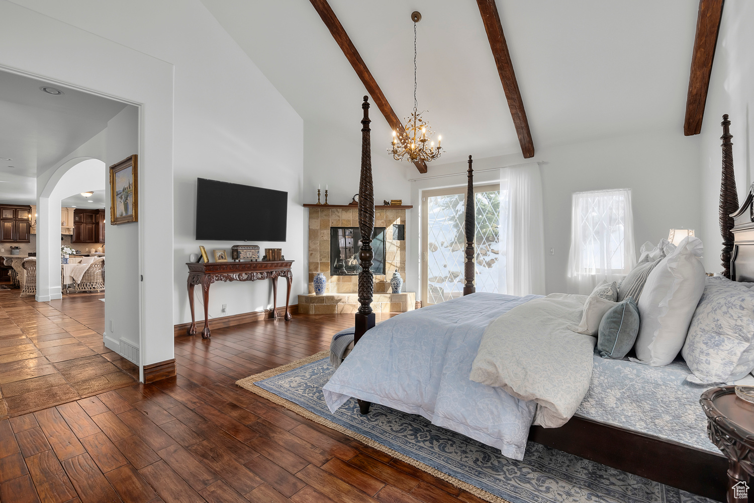 WOODLAND HILLS - Residential