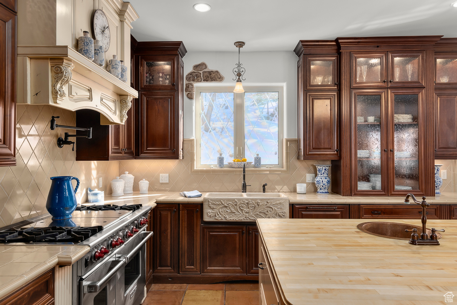 WOODLAND HILLS - Residential