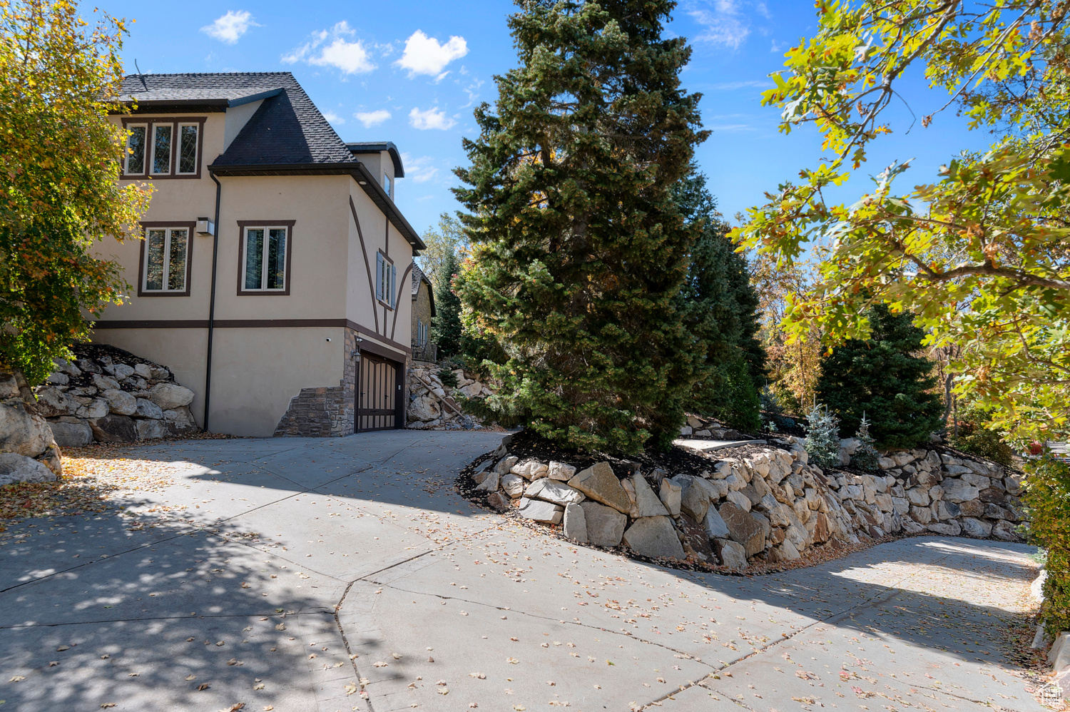 WOODLAND HILLS - Residential