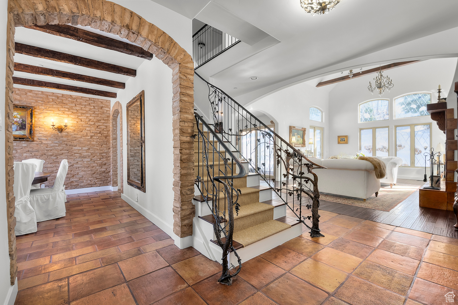 WOODLAND HILLS - Residential
