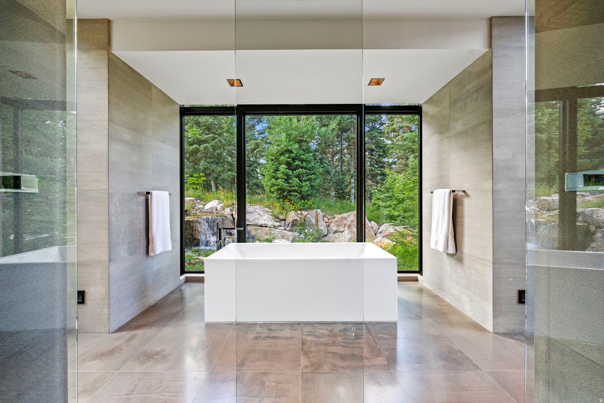 WHITE PINE RANCHES - Residential
