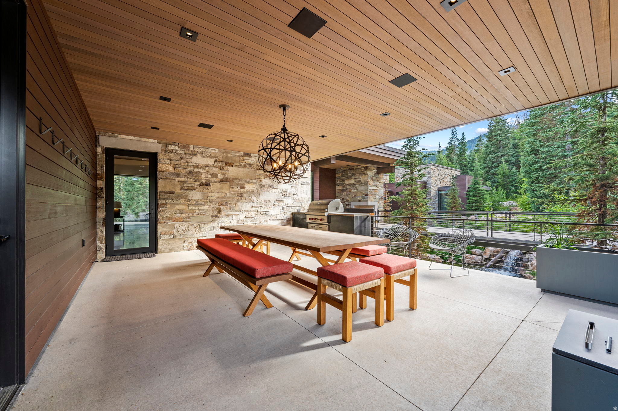 WHITE PINE RANCHES - Residential