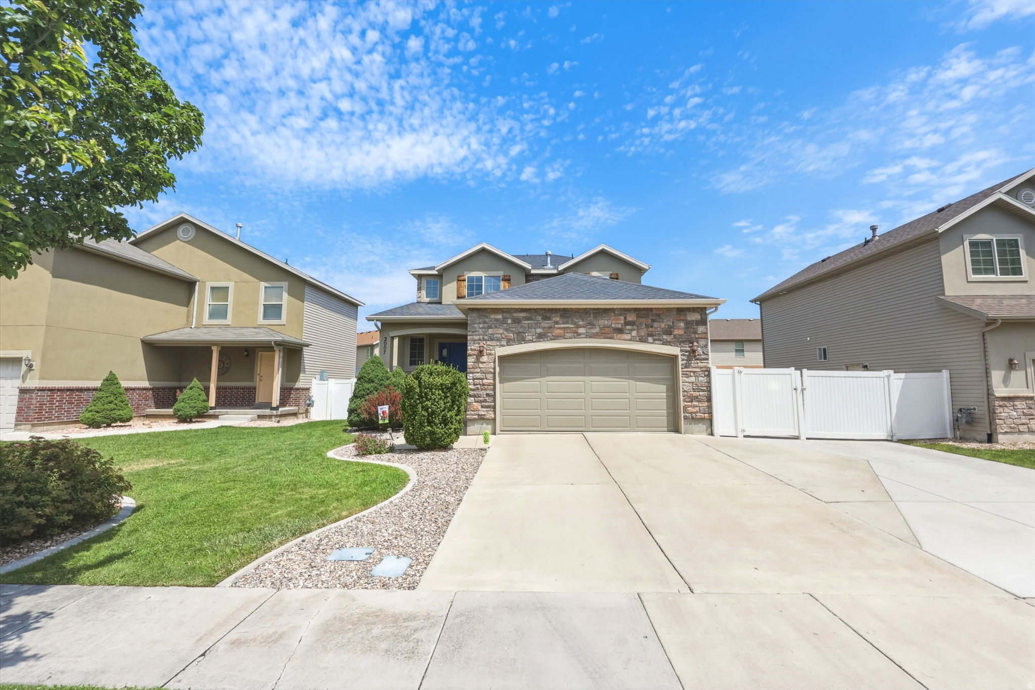 SPANISH VISTA - Residential