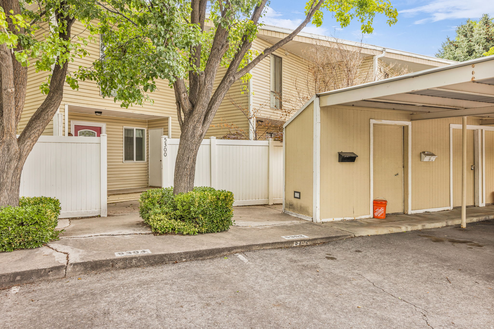 5300 Ben Davis Park offers more than just an address, it offers a lifestyle of cozy mornings on the patio, mountain views, updated treehouse loft living all the while being in the middle of Salt Lake Valley. This location is amazingly convenient for hiking, biking, shopping, parks (including the one right out the back door) Costco, IMC, and is only 15 minutes to the Airport. Don't just choose a townhome, make convenience and relaxation a lifestyle.   Square footage figures are provided as a courtesy estimate only and were obtained from County Records.  Buyer is advised to obtain an independent measurement.