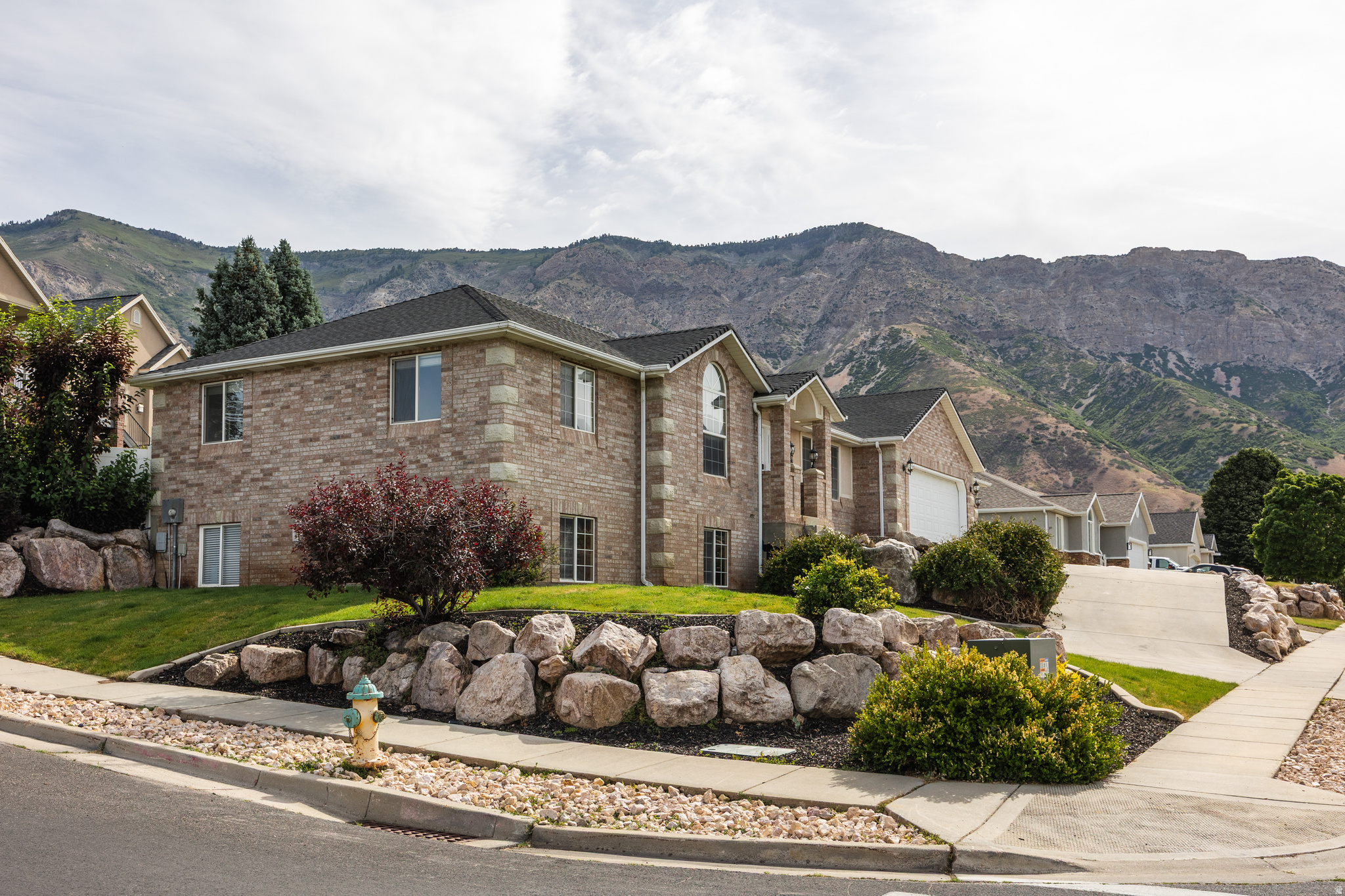 NORTH OAKS COVE - Residential