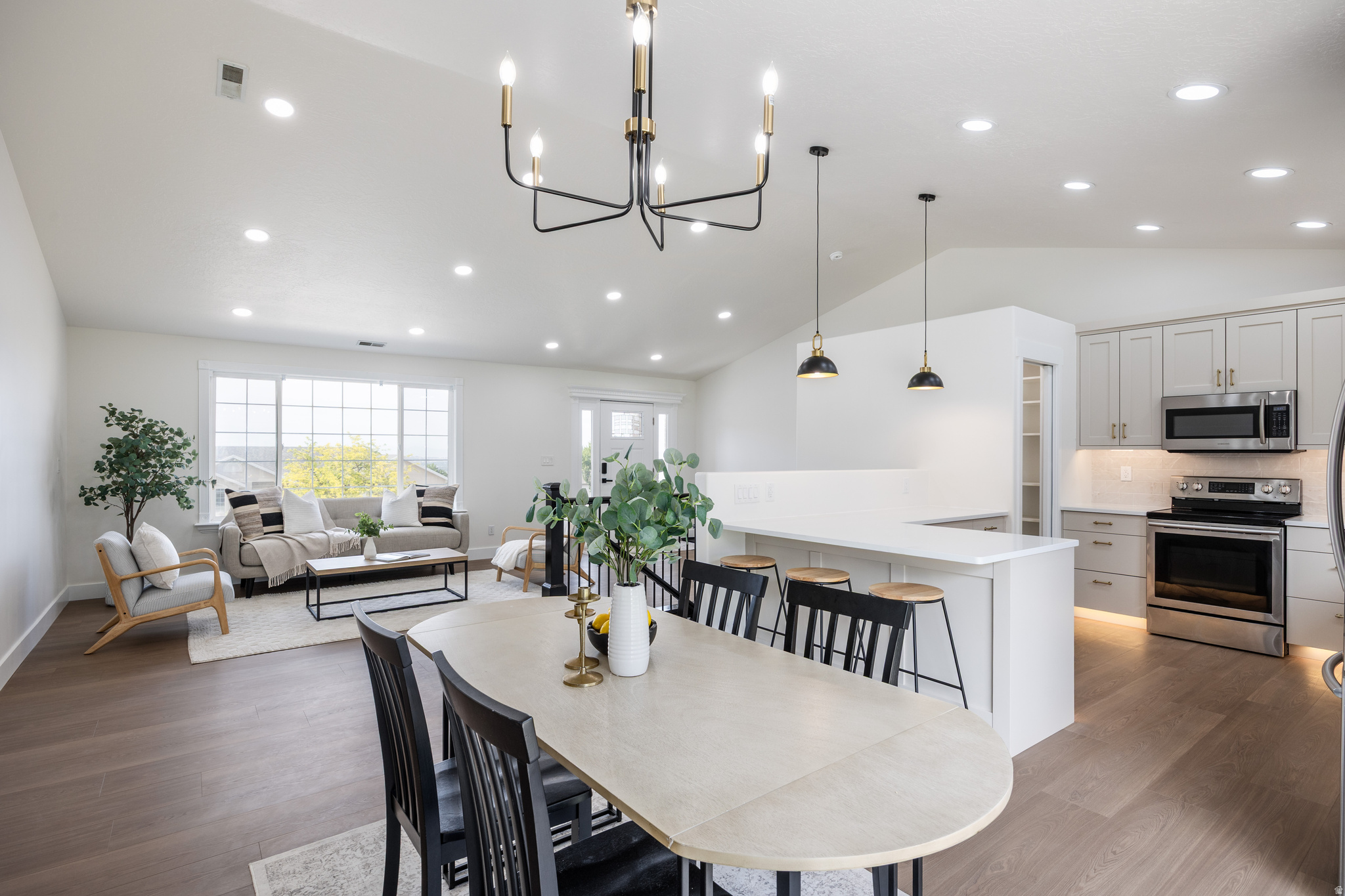 NORTH OAKS COVE - Residential