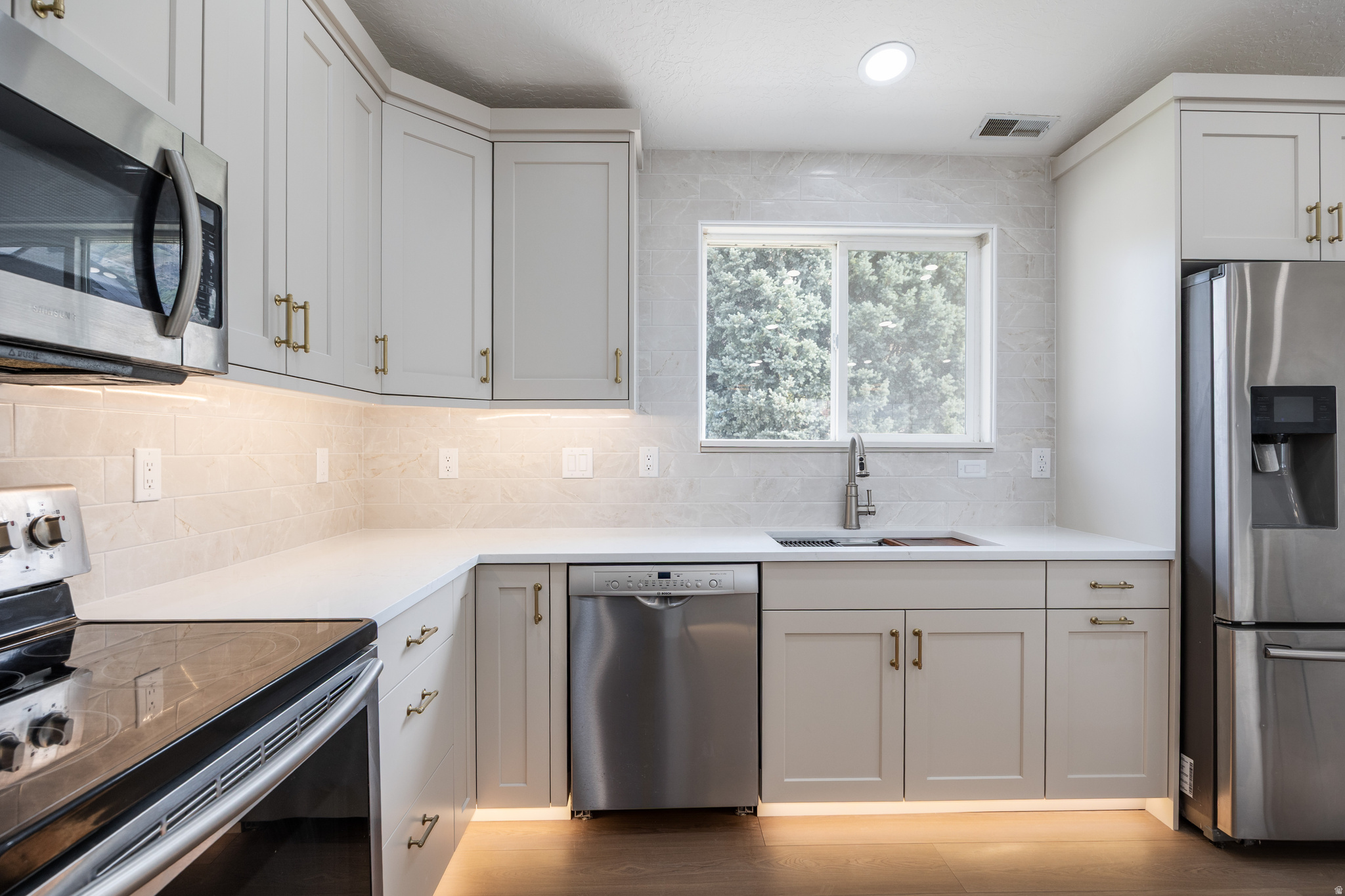 NORTH OAKS COVE - Residential