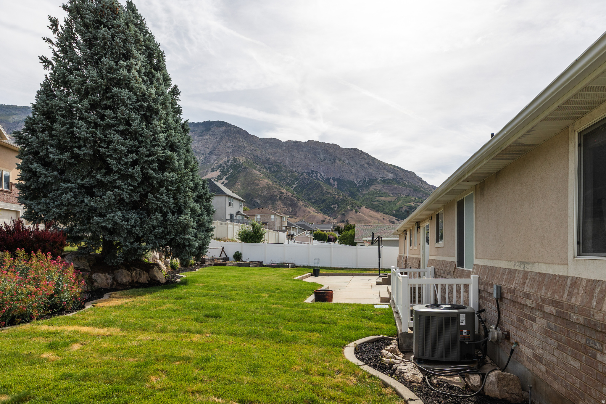 NORTH OAKS COVE - Residential