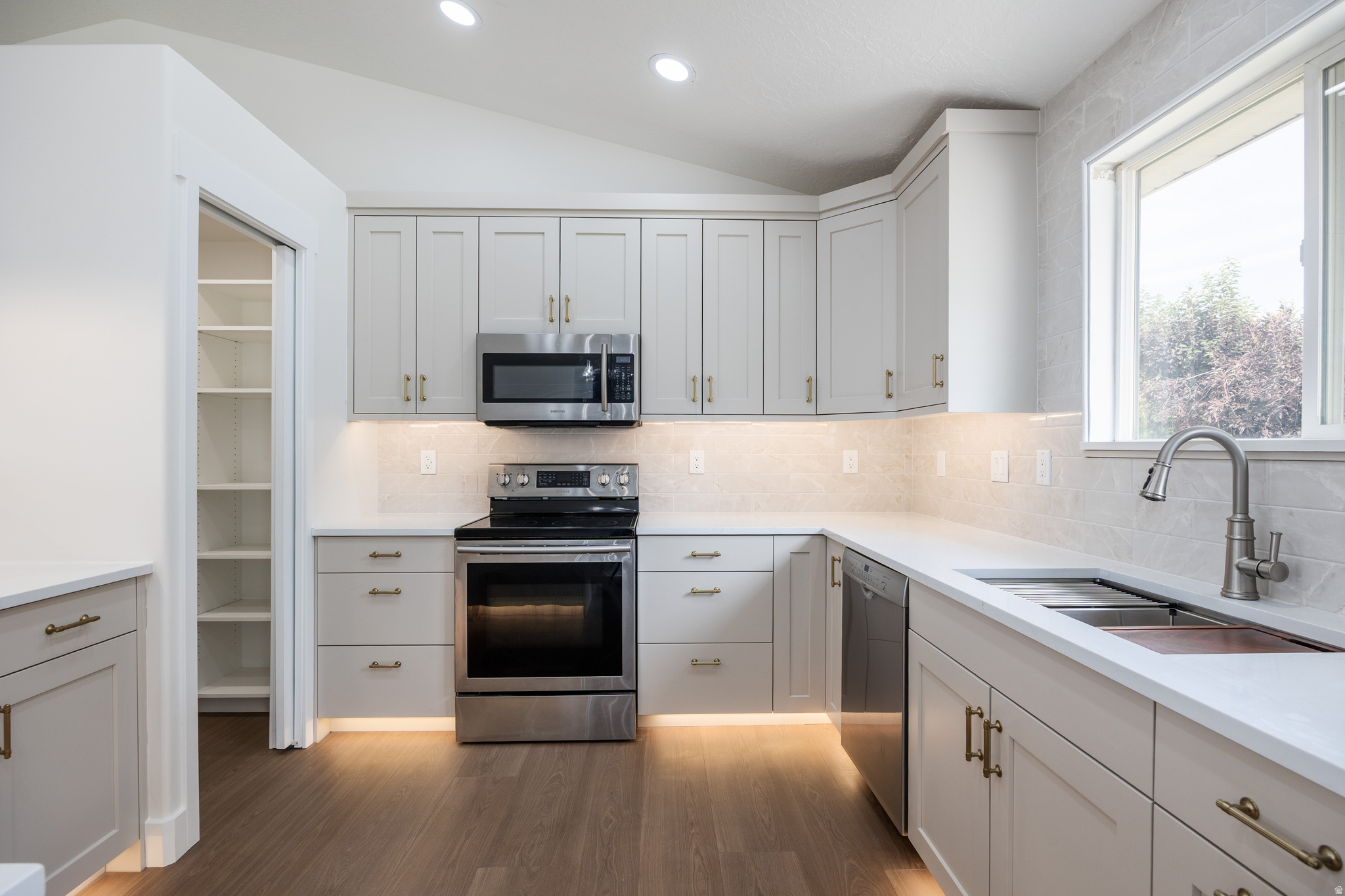 NORTH OAKS COVE - Residential