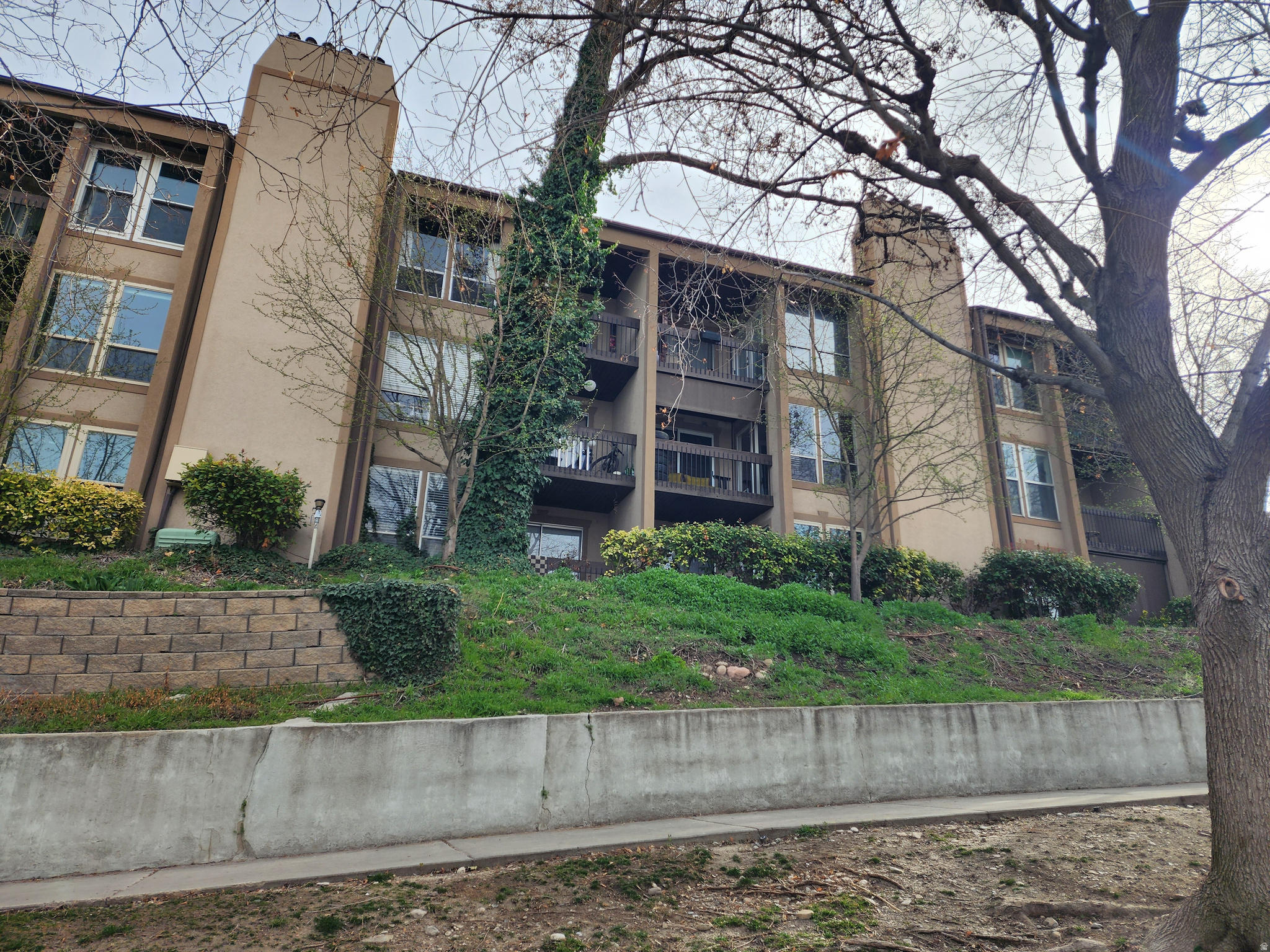 GOVERNOR'S SQUARE - Residential