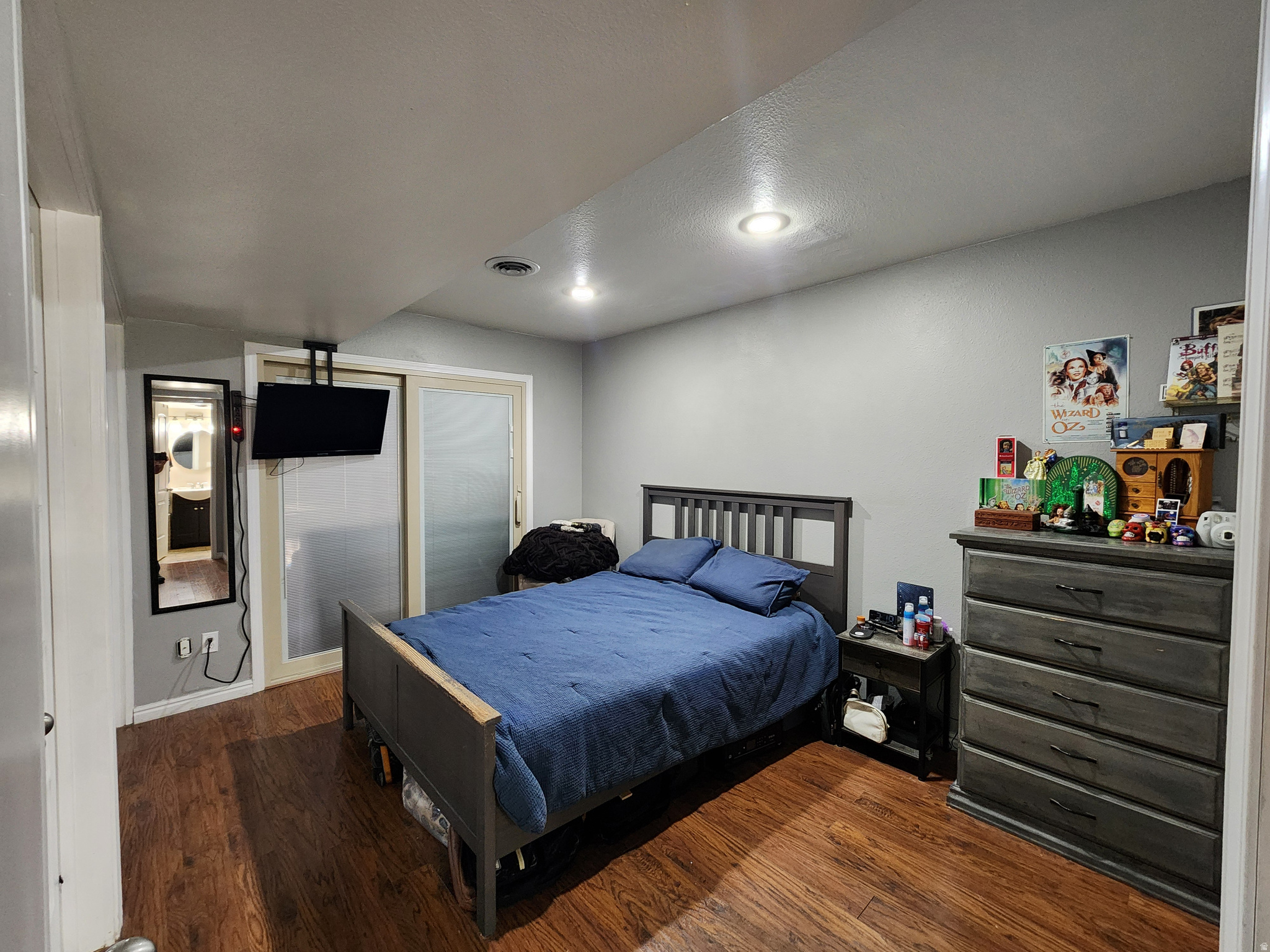 GOVERNOR'S SQUARE - Residential