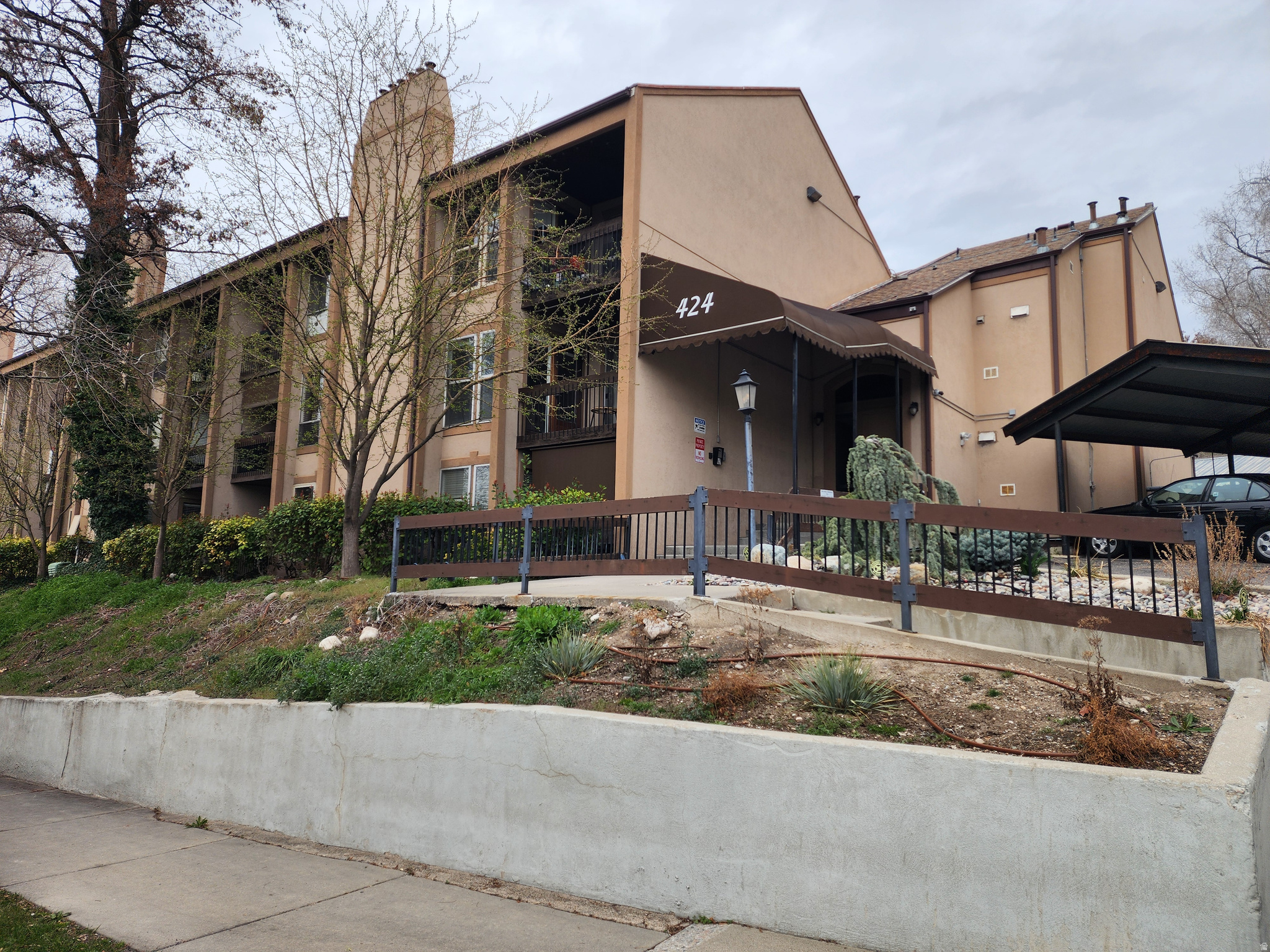 GOVERNOR'S SQUARE - Residential